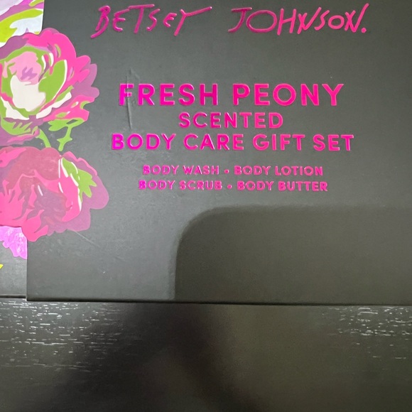 BETSEY JOHNSON NWT FRESH PEONY 4 pc BODY CARE SET - Picture 2 of 8